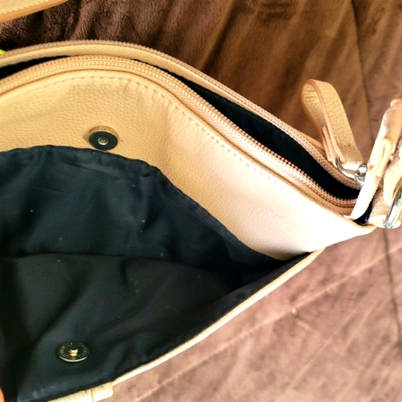 Tommy Hilfiger Women's Crossbody Bucket Bag - Picture 11 of 14